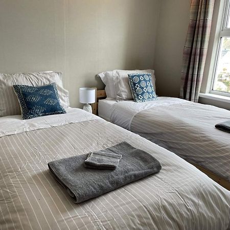 Spacious 4-Bed Beach Retreat For Families Steps From The Shore In Pevensey Bay מראה חיצוני תמונה