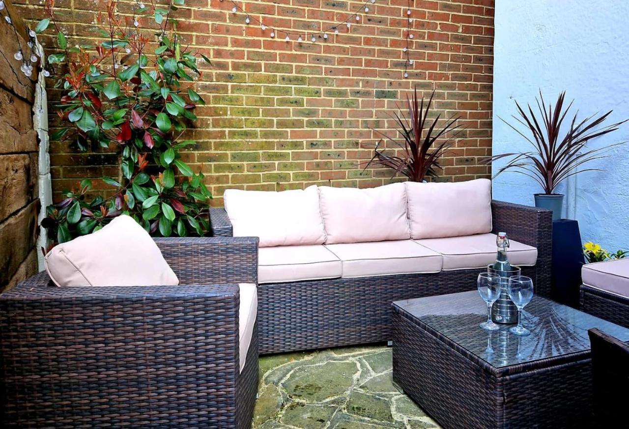 Spacious 4-Bed Beach Retreat For Families Steps From The Shore In Pevensey Bay מראה חיצוני תמונה