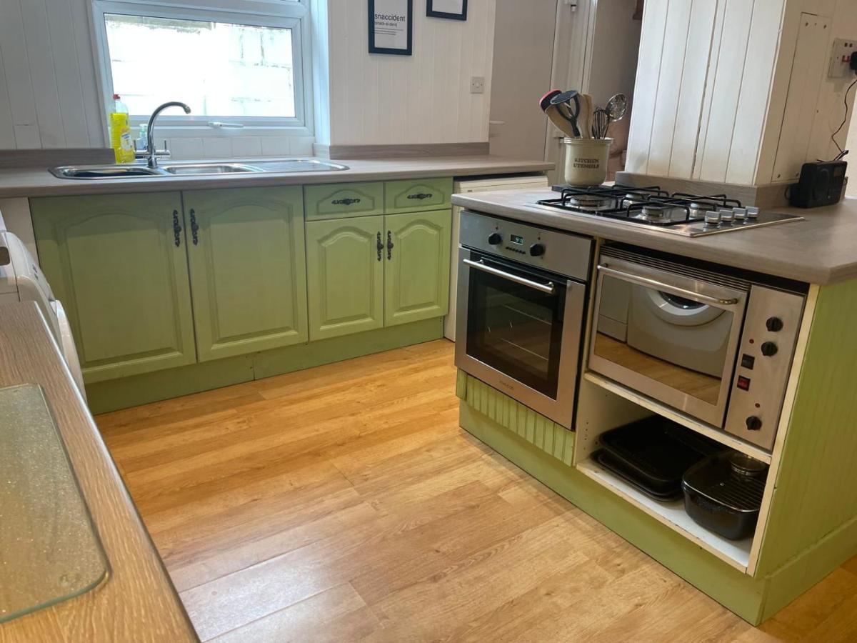 Spacious 4-Bed Beach Retreat For Families Steps From The Shore In Pevensey Bay מראה חיצוני תמונה