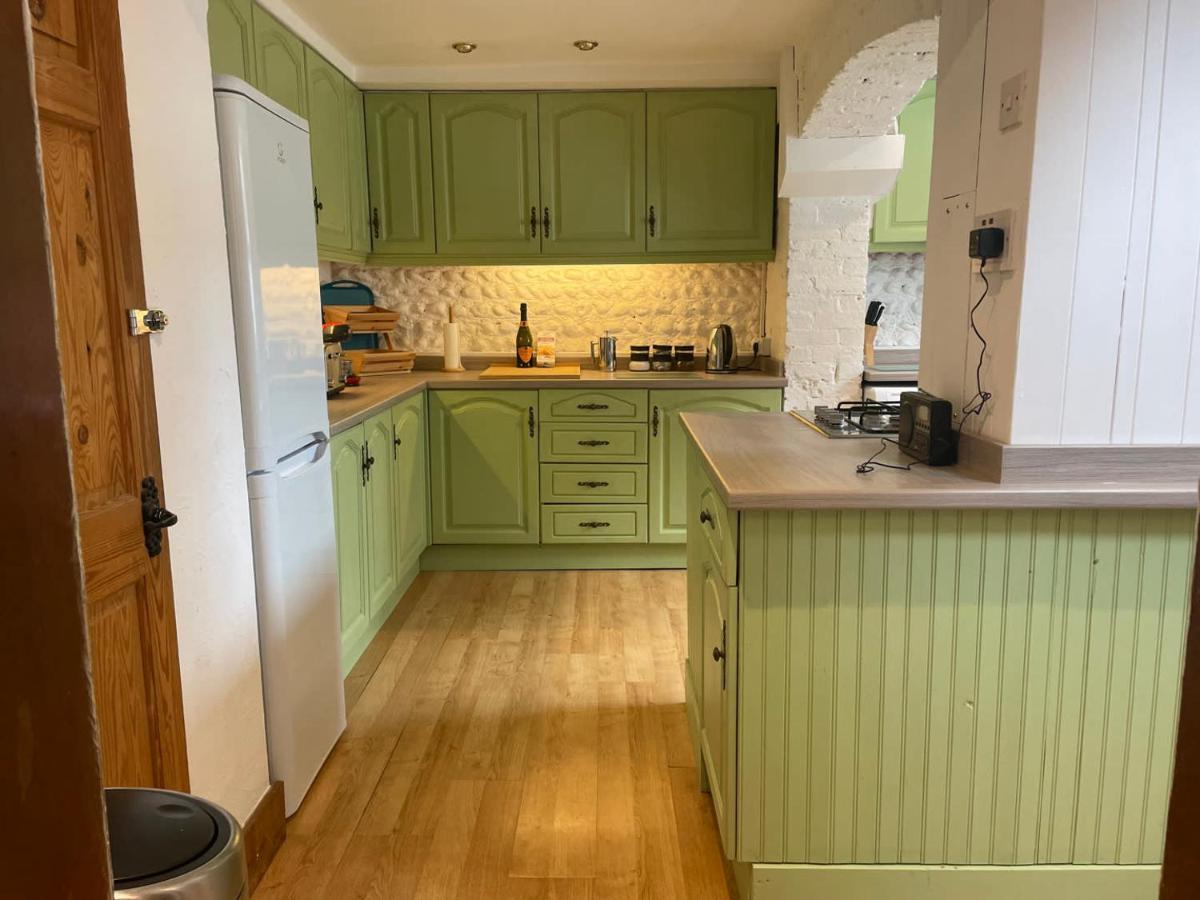 Spacious 4-Bed Beach Retreat For Families Steps From The Shore In Pevensey Bay מראה חיצוני תמונה