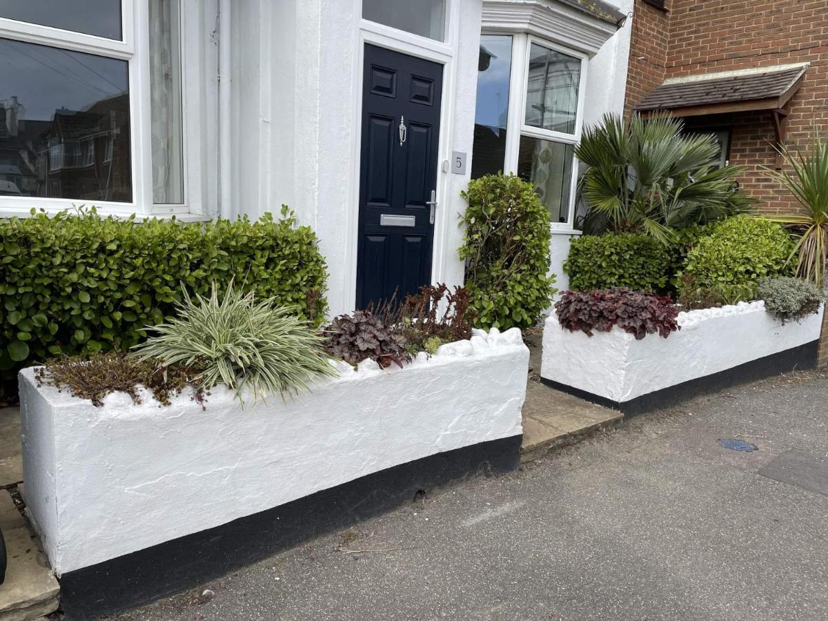 Spacious 4-Bed Beach Retreat For Families Steps From The Shore In Pevensey Bay מראה חיצוני תמונה