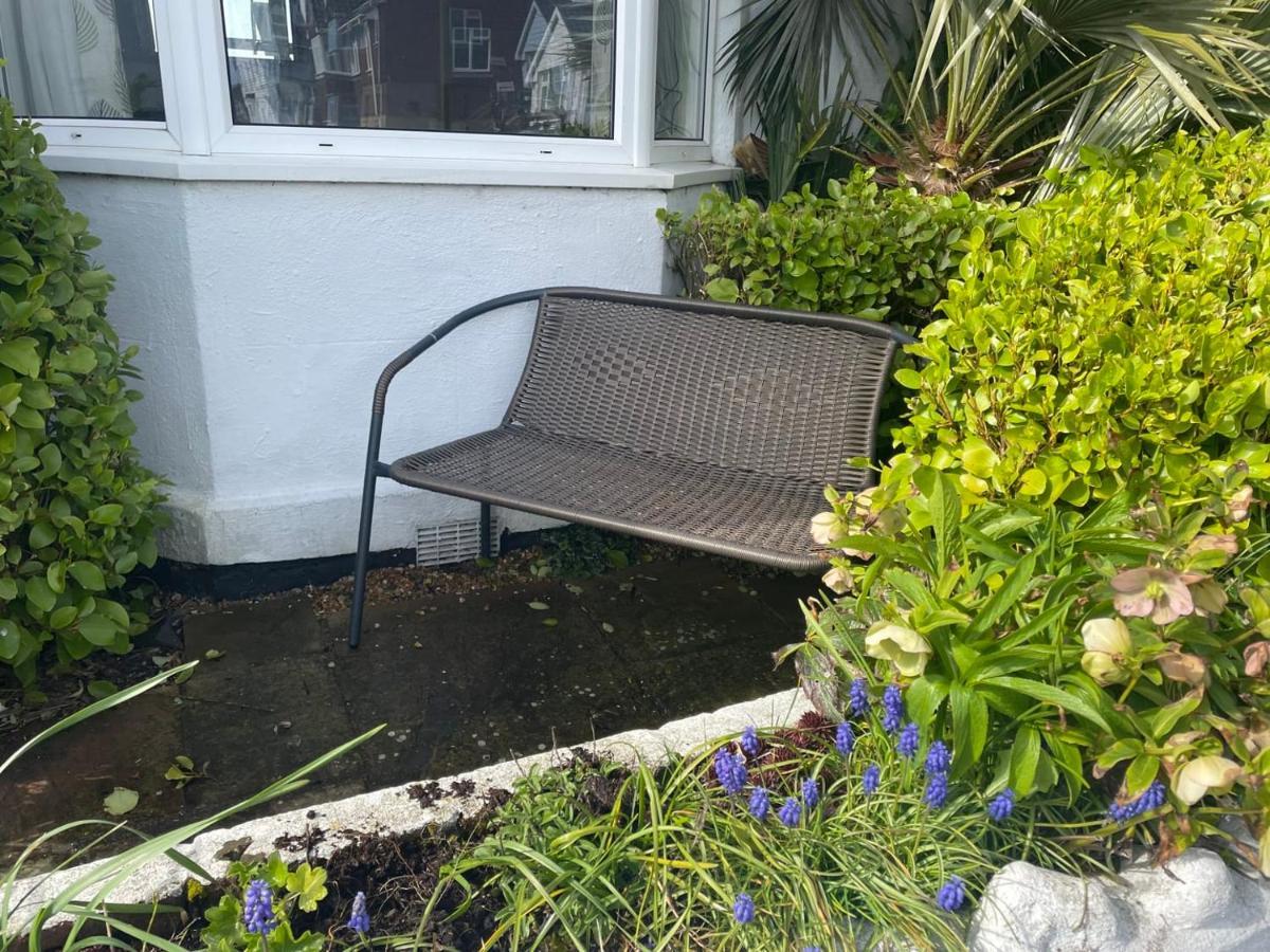 Spacious 4-Bed Beach Retreat For Families Steps From The Shore In Pevensey Bay מראה חיצוני תמונה