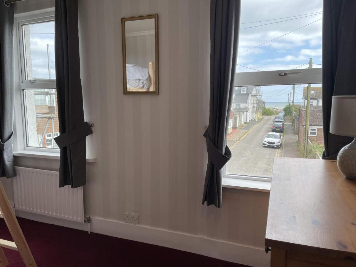 Spacious 4-Bed Beach Retreat For Families Steps From The Shore In Pevensey Bay מראה חיצוני תמונה