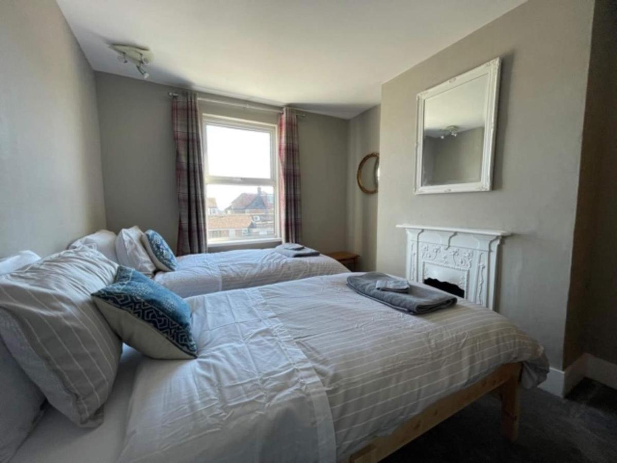 Spacious 4-Bed Beach Retreat For Families Steps From The Shore In Pevensey Bay מראה חיצוני תמונה