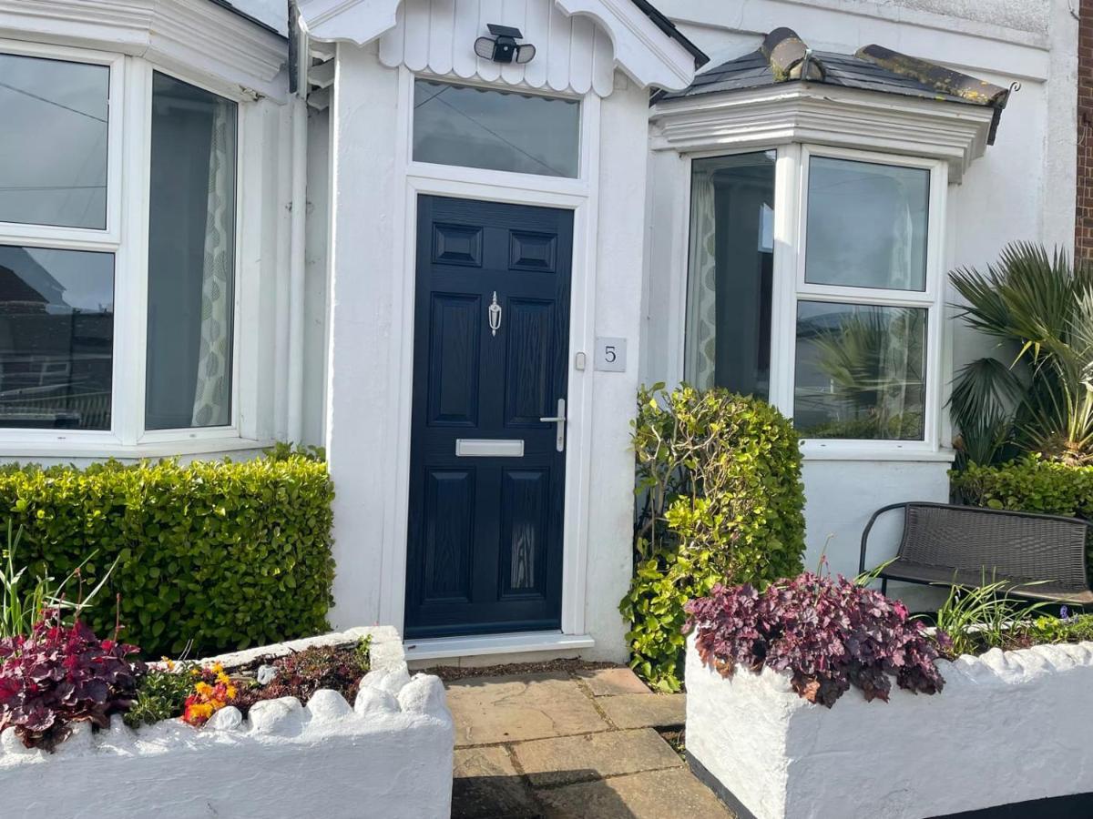 Spacious 4-Bed Beach Retreat For Families Steps From The Shore In Pevensey Bay מראה חיצוני תמונה