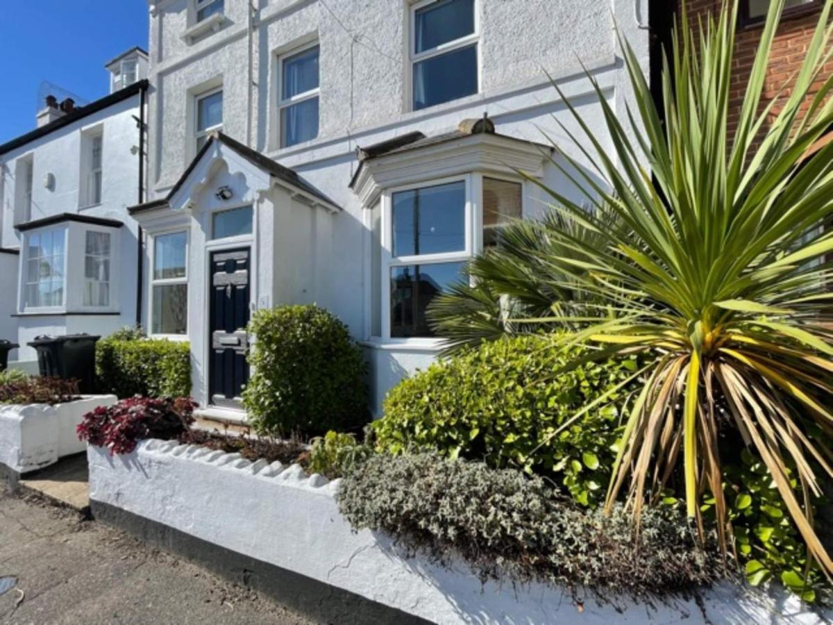 Spacious 4-Bed Beach Retreat For Families Steps From The Shore In Pevensey Bay מראה חיצוני תמונה