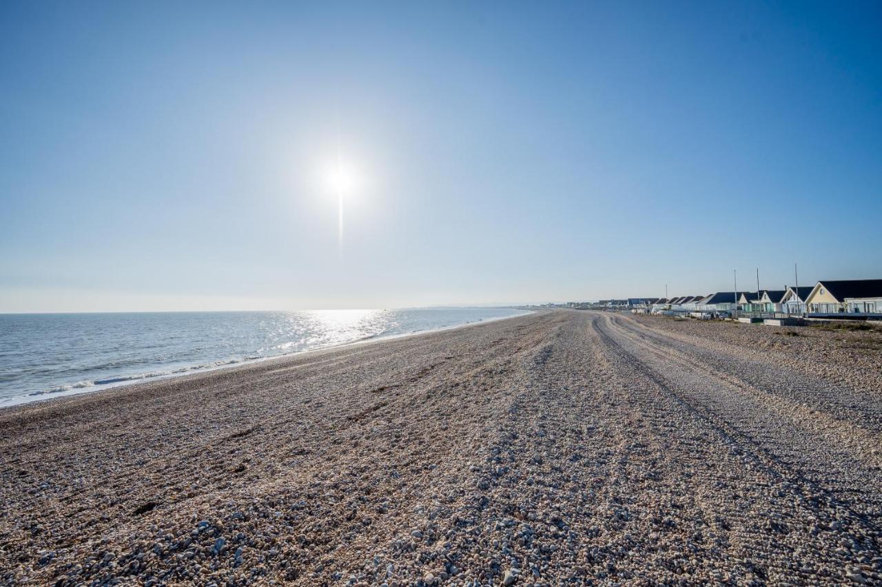 Spacious 4-Bed Beach Retreat For Families Steps From The Shore In Pevensey Bay מראה חיצוני תמונה