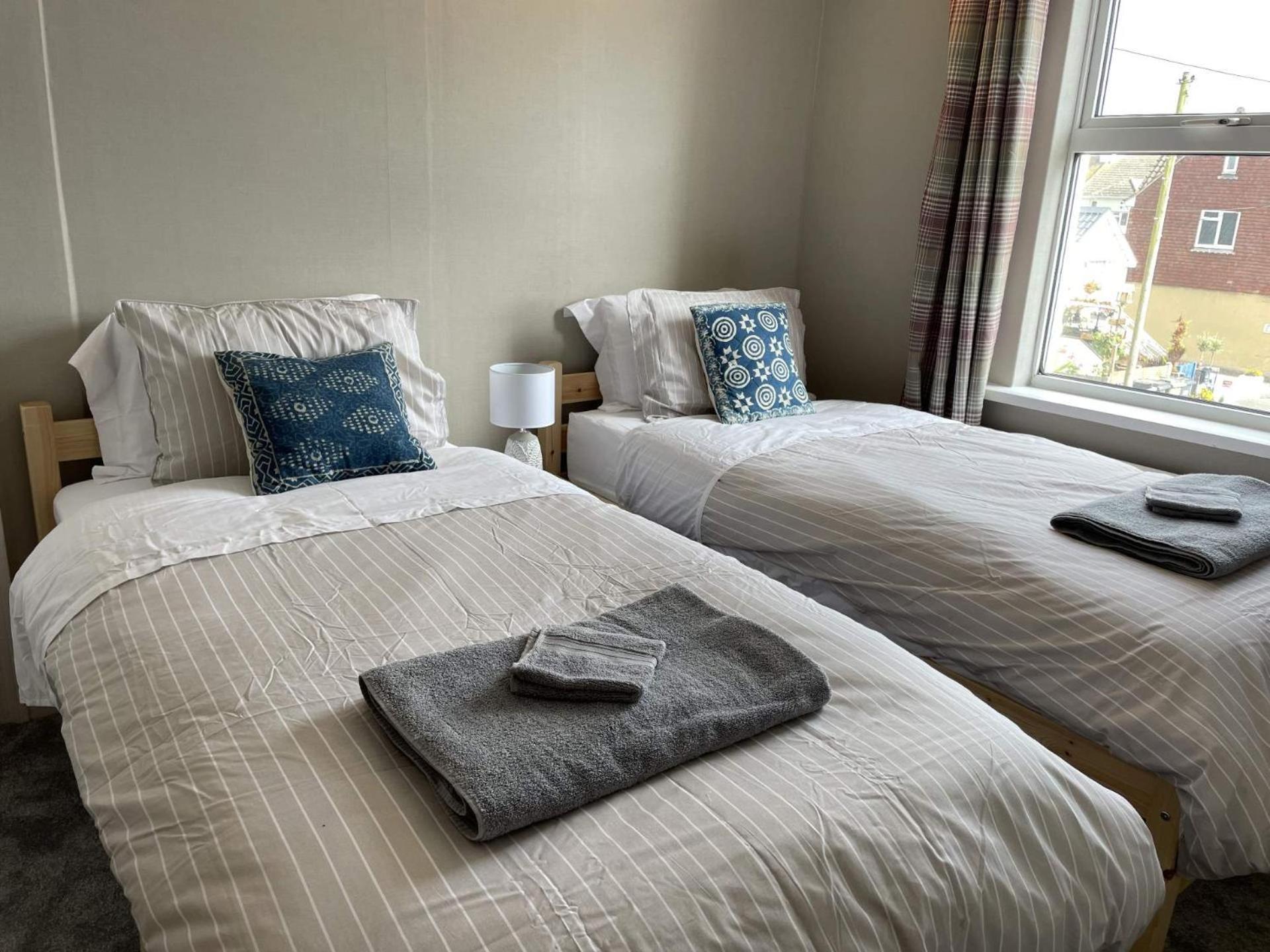 Spacious 4-Bed Beach Retreat For Families Steps From The Shore In Pevensey Bay מראה חיצוני תמונה